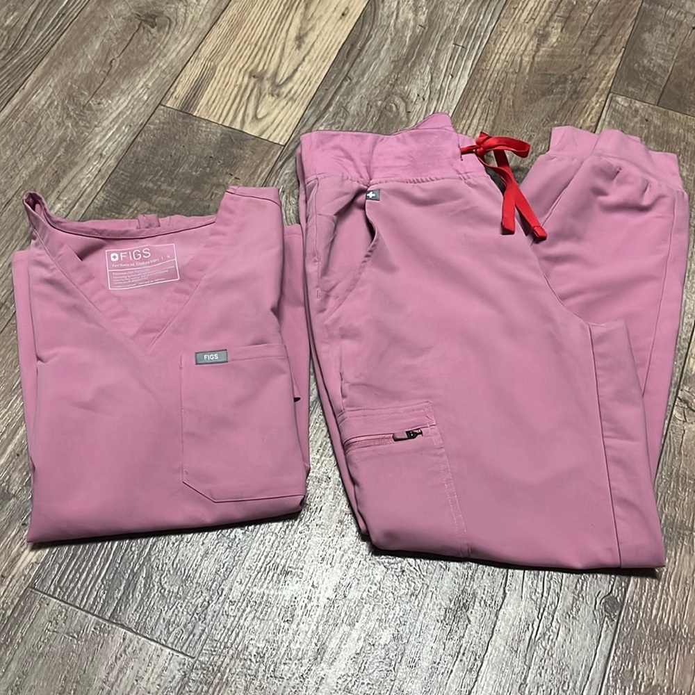 FIGS scrub set